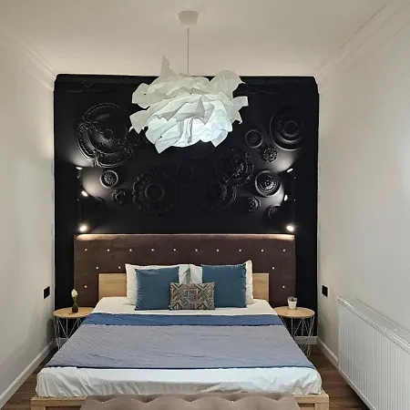 світло завжди! Black Apartment Mukacheve