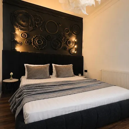 Black Apartamento *