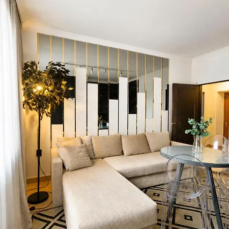 Black Apartamento