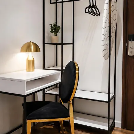 Black Apartamento
